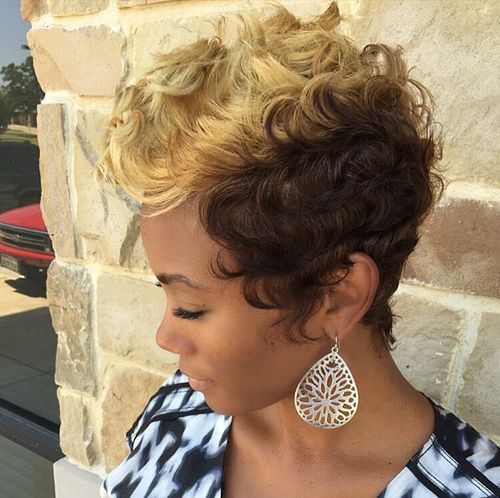 short curly blonde and brown hairstyle for black women