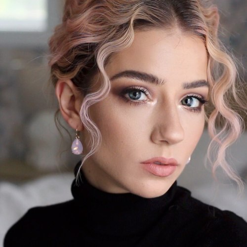 Pretty Hairstyle Created with a Three Barrel Curling Iron