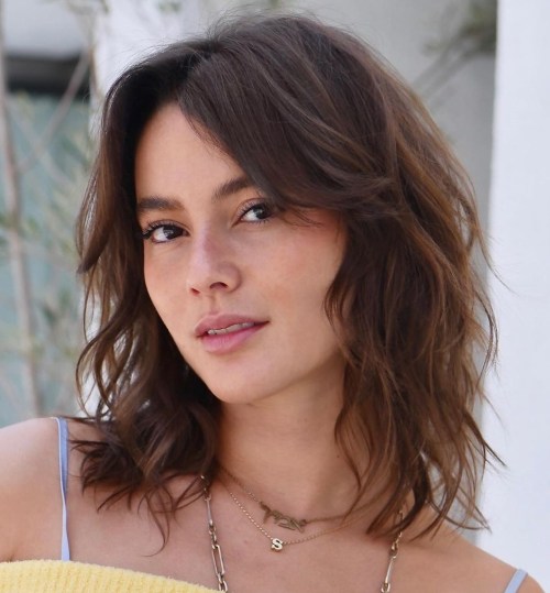 Shaggy Collarbone Haircut Worn with Natural Texture
