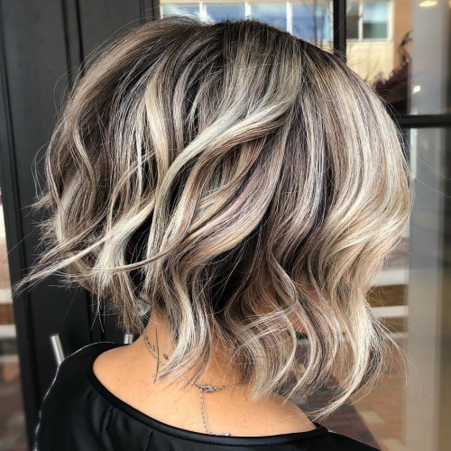 Neck-Length Messy Bob With Waves