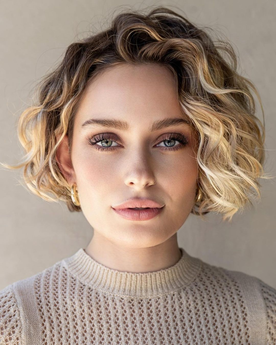 Short Wavy Bob with Blonde Ombre Highlights