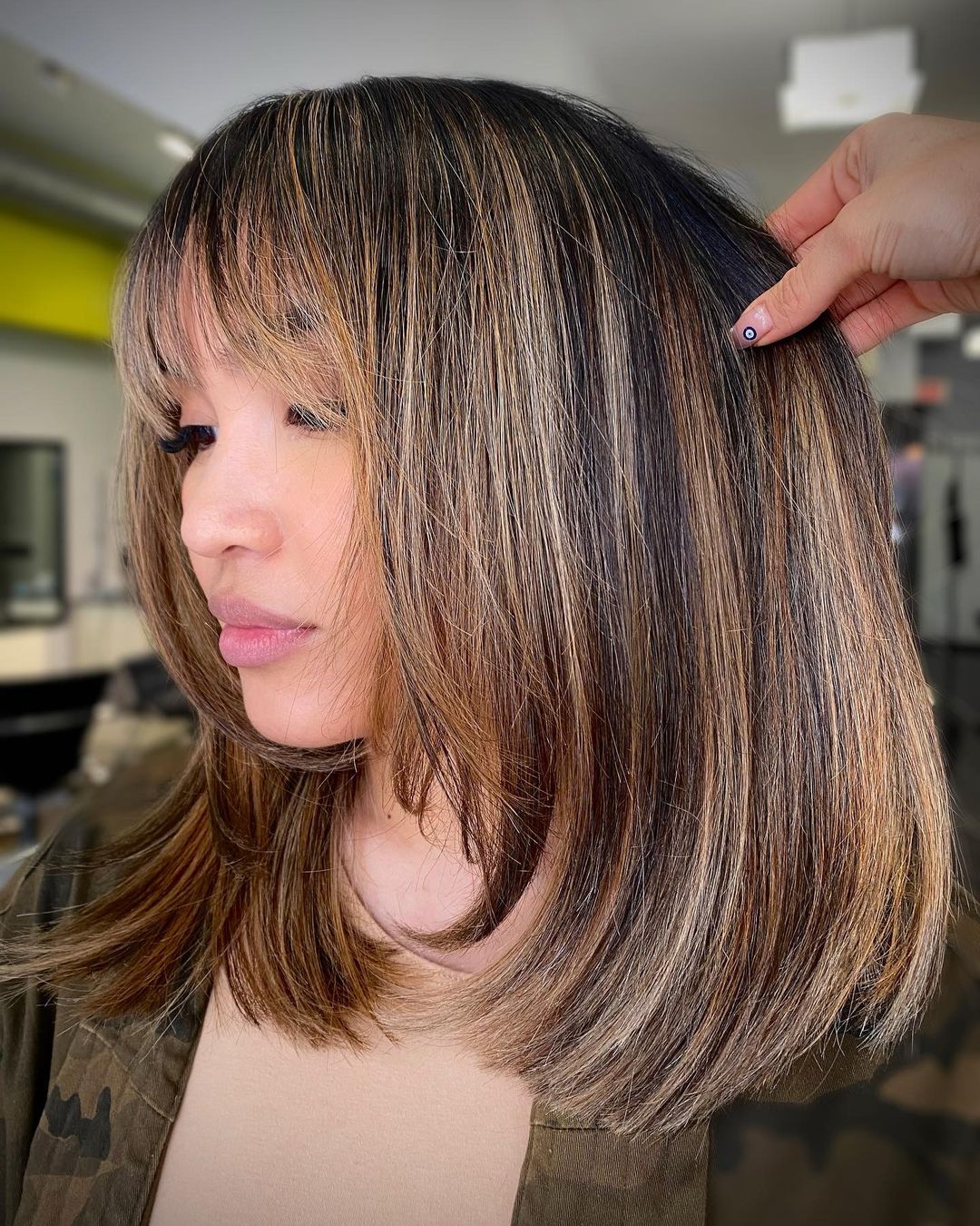 Medium Layered Hair with Blended Highlights