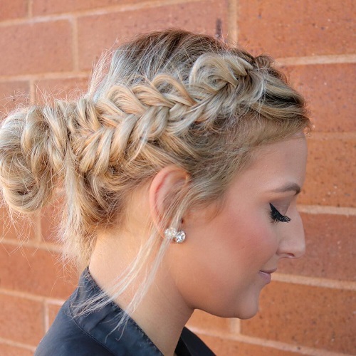 Casual Knot With A Side Fishtail