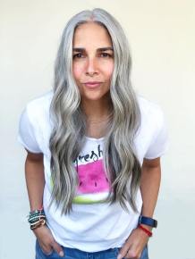 6 Tips for Transitioning to Gray Hair Based on My Experience